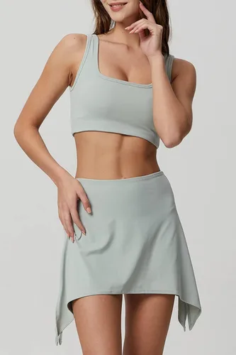 Vista 3 de QINSEN Vestido deportivo de dos piezas para mujer, brasier deportivo, camiseta sin mangas, pantalones cortos integrados, minifalda, vestidos activos