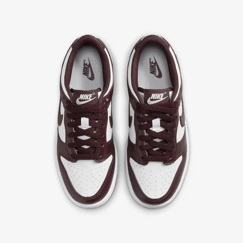 Vista 75 de Nike Kid's Dunk Low Sneaker