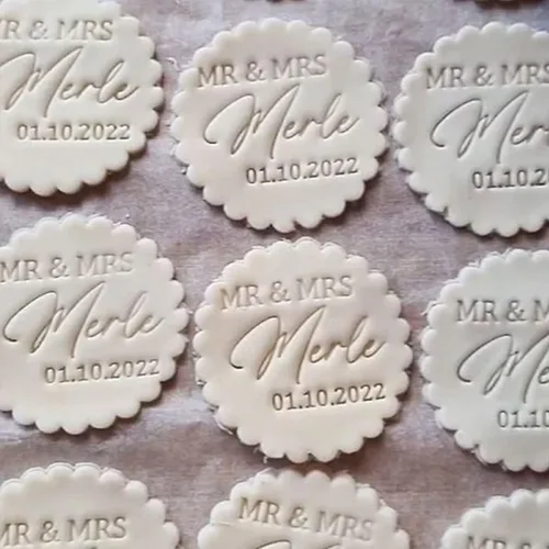 Vista 2 de Sello de galletas personalizado personalizado con nombre y fecha de pareja, sello de galletas impreso en 3D para fondant, glaseado, decoración