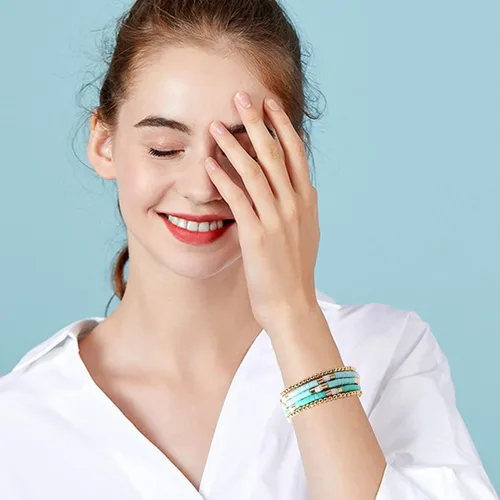Vista 4 de Pulseras de cuentas de arcilla estilo heishi surfista para mujer, con discos de vinilo y dije de mal de ojo, apilables, pulseras elásticas