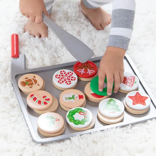 Vista 4 de Melissa & Doug, juego para cortar y hornear galletas de Navidad de madera