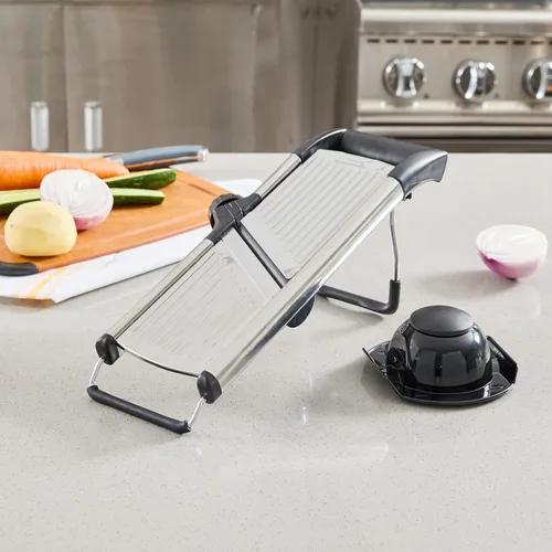 Vista 3 de Restaurantware Rebanadora de mandolina ajustable de acero inoxidable, cortador de verduras estándar alemán con protector de cuchilla, guantes