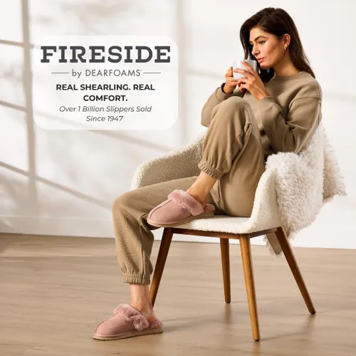 Vista 30 de Dearfoams Fireside Sydney Pantuflas anchas de piel de oveja para mujer, para interiores y exteriores