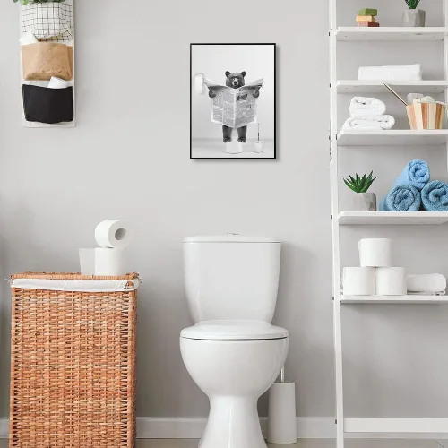Vista 4 de XMJJQQ Lienzo enmarcado divertido de oso para pared, pintura de lindo oso blanco y negro en el inodoro, imagen de animales salvajes, decoración