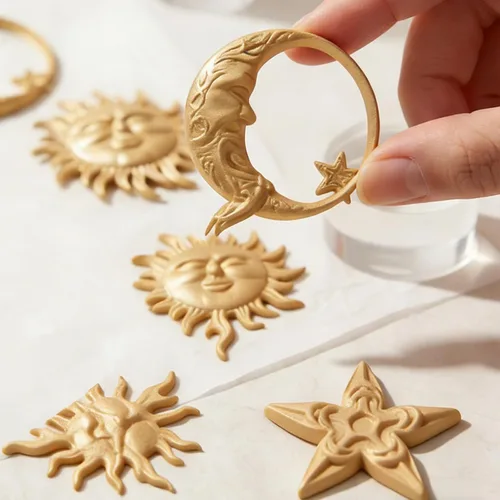 Vista 4 de Juego de moldes de silicona, formas de estrella de sol y luna, rosa, moldes para hornear dulces de chocolate, 5 piezas con temática celestial