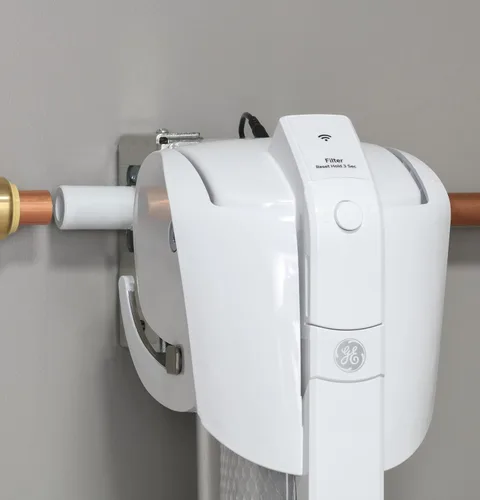 Vista 3 de GE Sistema de filtro de agua Smart Home + filtro de repuesto prémium (FTHLM) Sistema de filtración de agua que reduce el plomo, el olor y más