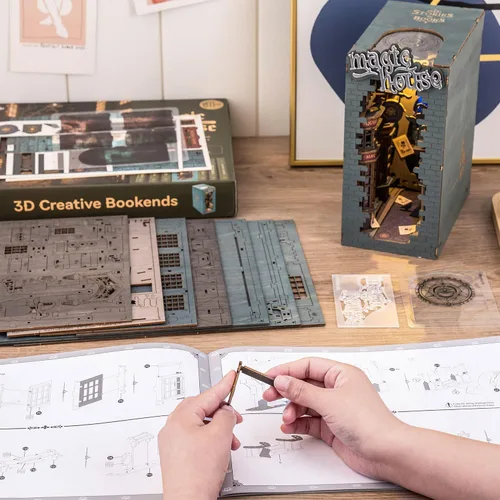 Vista 7 de Rolife Kit de bricolaje para rincón de libros Casa mágica, kit de miniatura para rincón de libros 3D creativo decorativo, estanterías