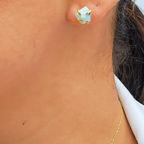 Vista 6 de Aretes de piedra preciosa natural en bruto con oro amarillo sobre plata de ley 925, 6 a 0.276 in, regalo de piedra de nacimiento de calidad genuina