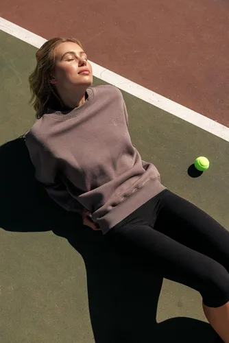 Vista 13 de Cali1850 Sudadera Cloud Nine Fleece Crew para mujer, ajuste relajado, cuello acanalado, puños y dobladillo