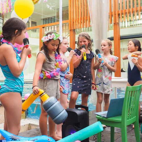 Vista 5 de CCINEE Paquete de 12 micrófonos inflables, micrófono inflable gigante de 9.4 pulgadas, accesorios de micrófono inflable para conciertos musicales