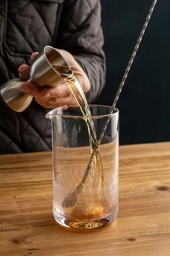 Vista 7 de Amehla Kit de inicio de barra de vidrio para mezclar cócteles: 8 piezas de barra de mixología con herramientas de barra y vasos, kit de bartending