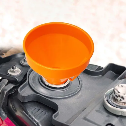 Vista 3 de VICASKY Embudo automotriz en ángulo recto sin derrames multifunción de plástico de cuello largo embudo de aceite de extensión de embudo de coche