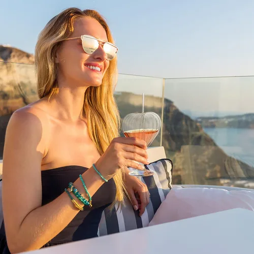 Vista 5 de BestAlice 2 vasos de Martini de vidrio de cóctel, 8 onzas, copas de cóctel creativas en forma de corazón con pajilla, copa romántica de cristal