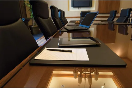Vista 2 de Dacasso Almohadilla protectora para mesa de conferencias de cuero sintético negro de 17 x 14 pulgadas