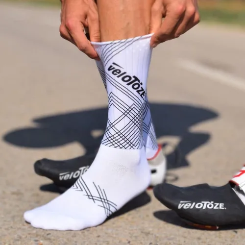 Vista 4 de veloToze Aero Sock para carreras de bicicletas tela avanzada Aero cumple con la UCI para una ventaja aerodinámica en carreras de bicicletas e ITT