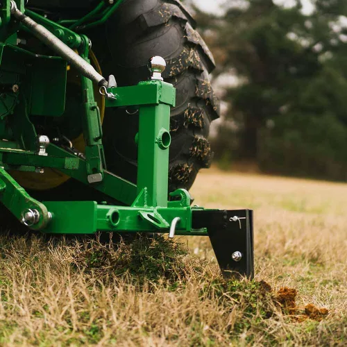 Vista 7 de Titan Attachments Enganche de remolque de tractor de cuello de cisne de 3 puntos, lanza de pacas de heno de 43 pulgadas y estabilizadores, se adapta