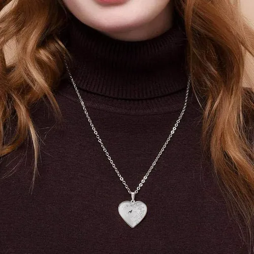 Vista 4 de Collar con medallón de corazón para mujeres y niñas que sostiene fotos con letra inicial de la A a la Z, collares de mariposa, regalo de Navidad