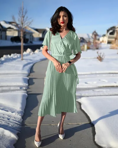 Vista 7 de BTFBM Vestidos de verano casuales con cuello en V para mujer, manga corta, satén, con lazo en la cintura, plisados, fluidos, para invitados de boda