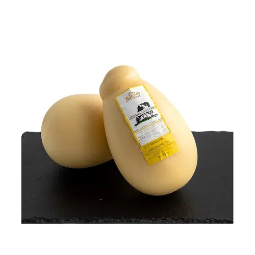 Vista 2 de Queso Cacicavallo Della Piana 1 LB