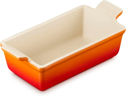 Vista 7 de Le Creuset Stoneware Heritage - Molde para pan, 9 x 5 x 3 pulgadas (1.5 cuartos de galón), Cerise