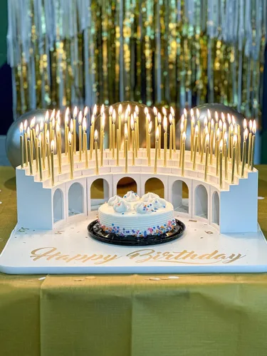 Vista 4 de Velas altas de cumpleaños doradas para decoración de pasteles y mesa, perfectas para un día especial de hito, elegantes velas de cumpleaños doradas