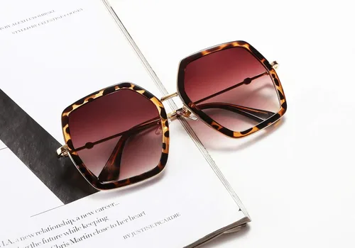 Vista 3 de FEISEDY Women Large Hexagon Inspired Sunglasses Fashion Irregular Design Style Geometric B2503