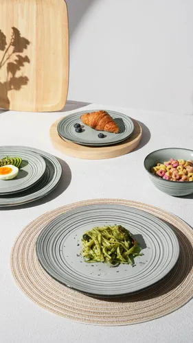 Vista 3 de famiware Platos llanos, juego de platos pequeños de 8 pulgadas para 6, platos de ensalada de cerámica moteados hechos a mano, aptos para microondas