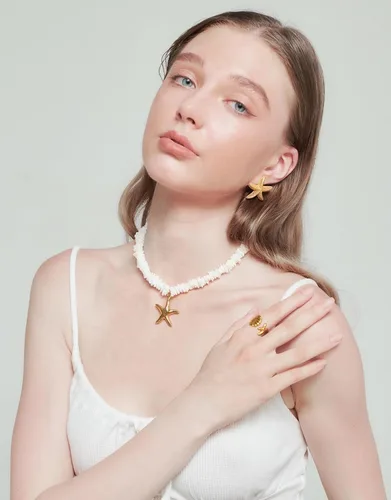 Vista 2 de Collar de concha dorada para mujer con arena de playa y cuentas de estrella de mar, gargantilla de cadenas de océano, collar de moda de verano