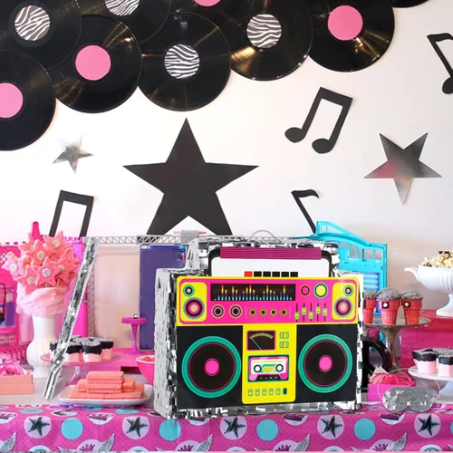 Vista 3 de Boombox Piñata con palo con los ojos vendados de los años 80, hip hop, juego de piñata mexicana para fiesta de regreso a los 80, regalos de radio