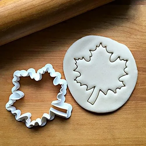 Vista 2 de Sweet Prints Inc Maple Leaf (outline) Cookie Cutter - Dishwasher Safe (XS - 2")