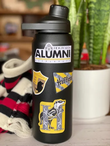 Vista 8 de Conquest Journals Harry Potter - Juego de 50 calcomanías de vinilo Hufflepuff impermeables y resistentes a los rayos ultravioleta, ideales