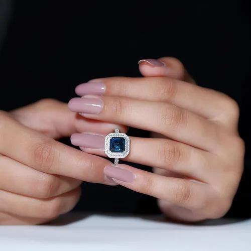 Vista 9 de Anillo de compromiso natural de corte Asscher con topacio azul Londres con moissanita, calidad AAA, anillo de compromiso de doble halo certificado