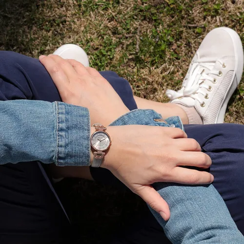 Vista 3 de Anne Klein Reloj con correa de cuero para mujer