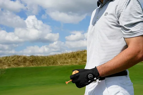 Vista 4 de Zero Friction Guante de golf sintético de compresión para hombre, ajuste universal, talla única