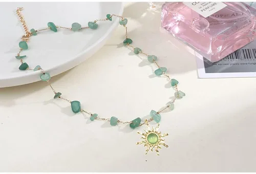 Vista 4 de Aktully Collar gótico bohemio con sol para mujer, gargantilla de sol de cristal, collar de piedra natural, collar de cuentas negras, collar
