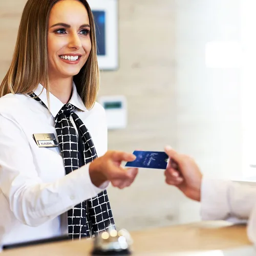 Vista 7 de Qeeenar 2000 fundas para tarjetas de llaves de hotel, brillantes