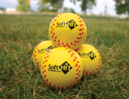 Vista 2 de Bolas de softball de práctica de espuma cosida amarillas (paquete de 6)
