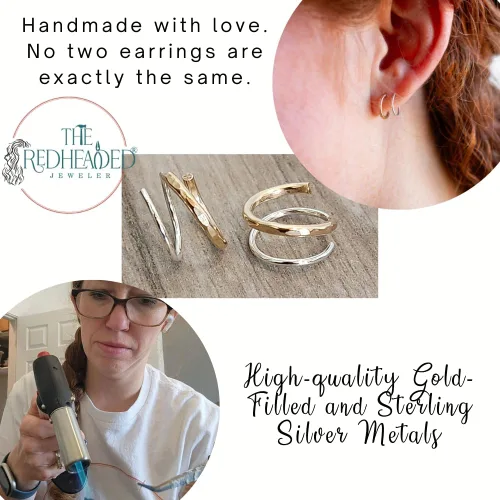 Vista 3 de Aretes Huggie PEQUEÑOS Hechos a Mano de Metal Mixto con Aro Retorcido, Doble Aro para Piercing Individual, Aretes de Plata de Ley y Oro, Ilusión