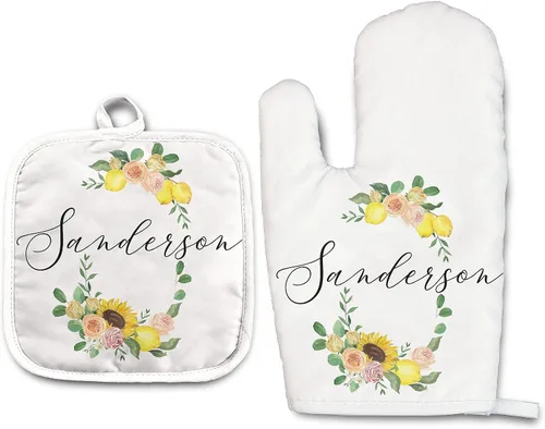 Vista 39 de Angela's Kitchen - Juego de guantes de horno personalizados y soporte para ollas Regalos de cocina personalizados Inauguración de la casa
