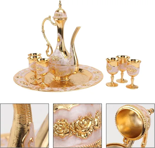 Vista 5 de PRETYZOOM Juego de decantador de vino pequeño decorativo con bandeja, tazas de vino de metal dorado y maceta para regalos de boda y decoración