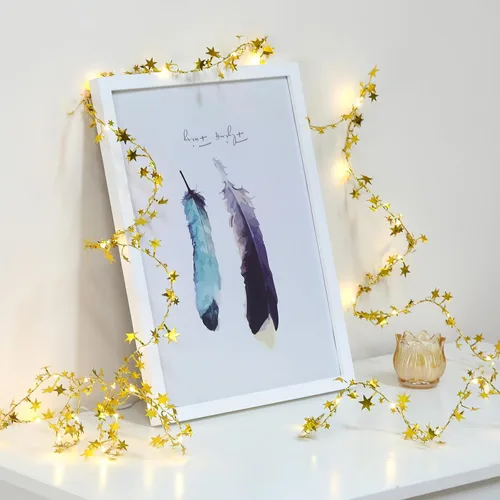 Vista 4 de Guirnalda de luces doradas con forma de estrella, funciona con pilas, 1 paquete de mini cable plateado con estrellas de PVC, luces LED