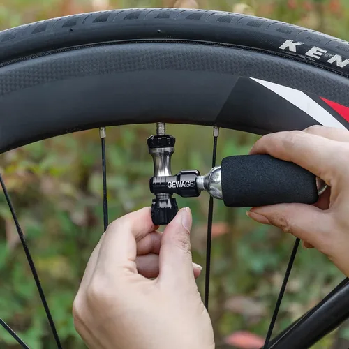 Vista 2 de Inflador de CO2 con 4 cartuchos de 0.56 oz - Bomba de bicicleta de CO2 compatible con válvula Presta y Schrader - Inflador de neumáticos