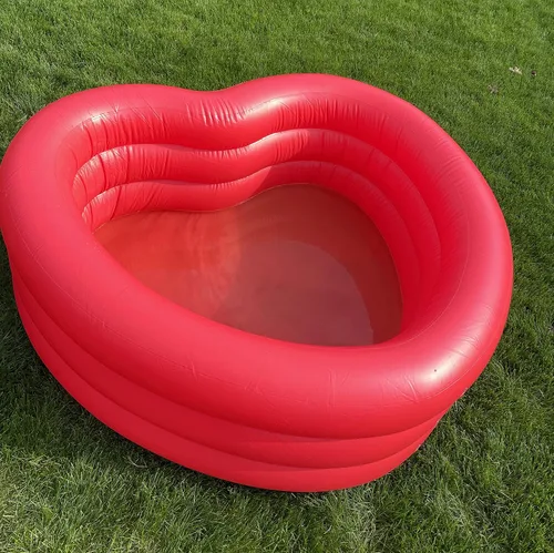Vista 3 de Ban.do Piscina inflable formada novedad, corazón rojo Grande de 70 x 63 x 24 pulgadas con 4 válvulas de aire y orificio de drenaje, bonita