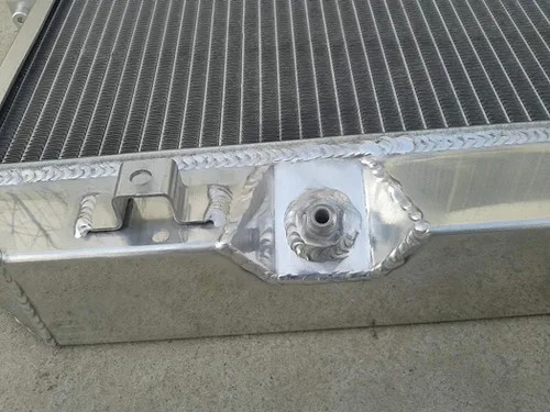 Vista 4 de Radiador de aluminio de 3 núcleos para Nissan Datsun 280ZX 2.8L 1981-1983 1982