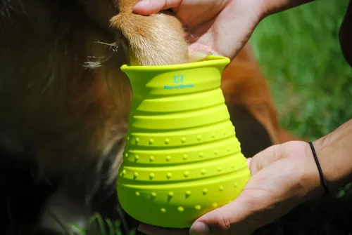Vista 4 de Bark Brite Cepillo de baño y limpiador de patas de perro de doble propósito