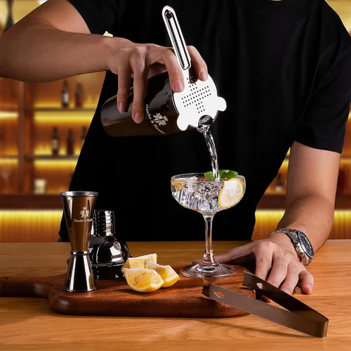 Vista 6 de Hawke & Hanley Mixology Bartender Kit: juego de coctelera con una coctelera de Martini, herramientas de bar y soporte de bambú negro Kit