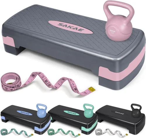 Vista 7 de SAKAE Set de Plataforma de Step Aeróbicos con Kettlebell y Cinta Métrica, Steps Aeróbicos para Ejercicio en Casa, Altura Ajustable 2 Niveles