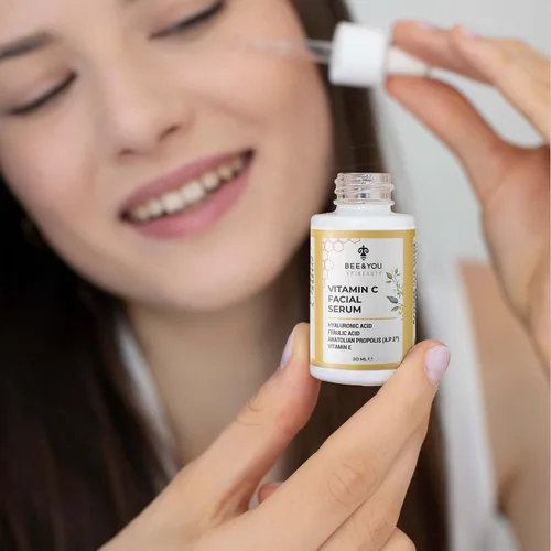Vista 9 de Bee and You - Suero facial con vitamina C Hidratante antienvejecimiento, reduce la apariencia de manchas oscuras, iluminador de piel brillante
