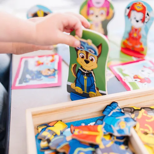 Vista 6 de Melissa & Doug Juego de actividades magnéticas de madera de Paw Patrol