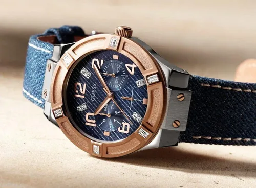 Vista 4 de GUESS W0289L1 Iconic Blue Denim Reloj multifunción para mujer